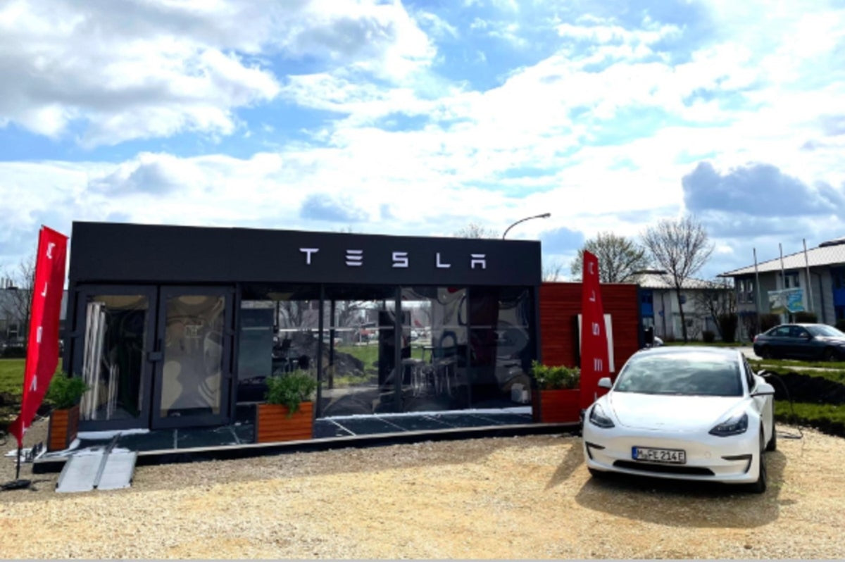 Tesla Is Actively Capturing the German Market by Opening New Pop-Up St
