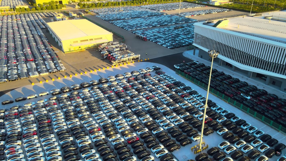 10,000+ Giga Shanghai-Made Tesla Cars Spotted at Chinese Port Ready to Ship to Europe