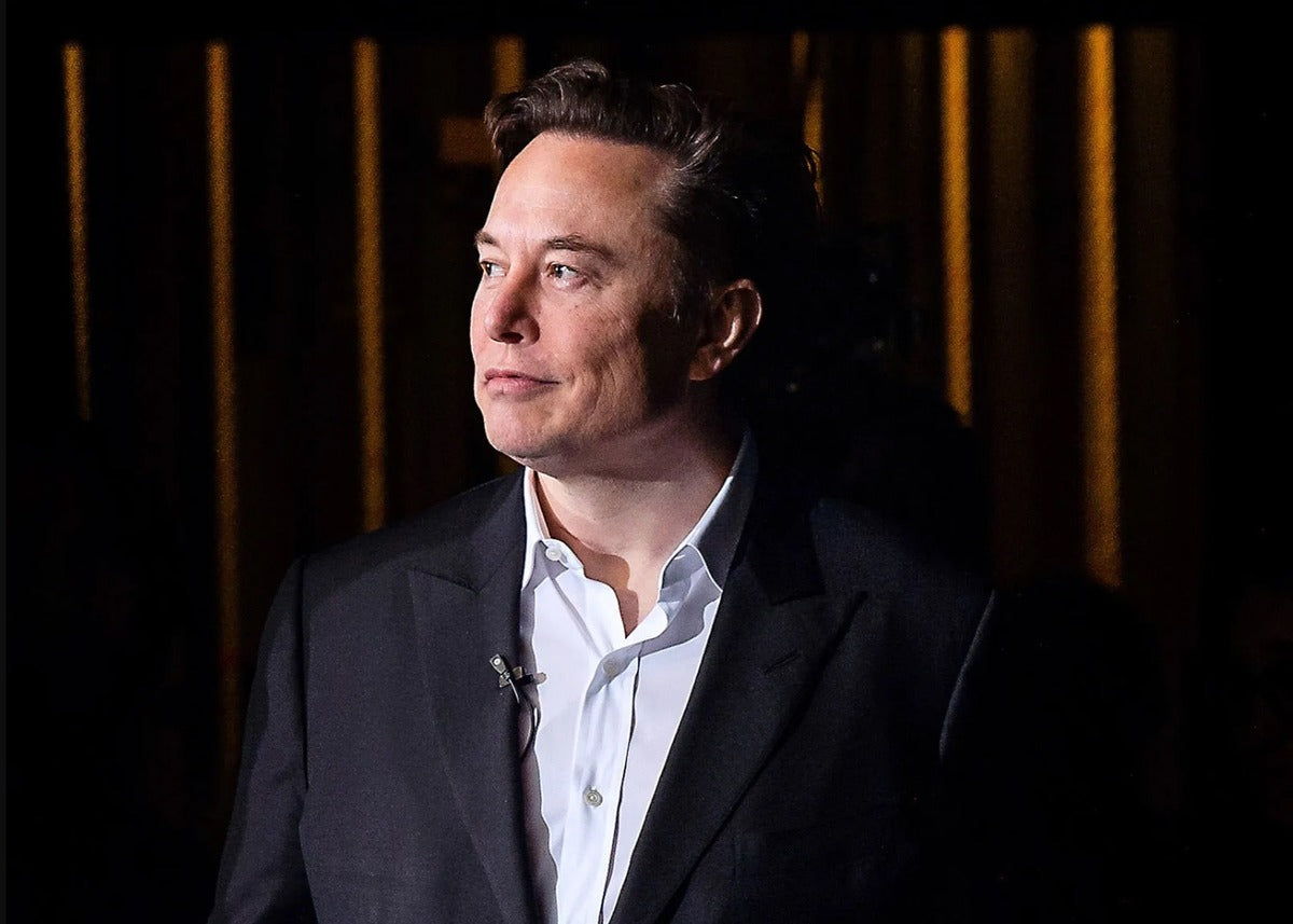 Elon Musk Gets Invited to Invest in Italy by Minister Who Calls Him a 'genius innovator'