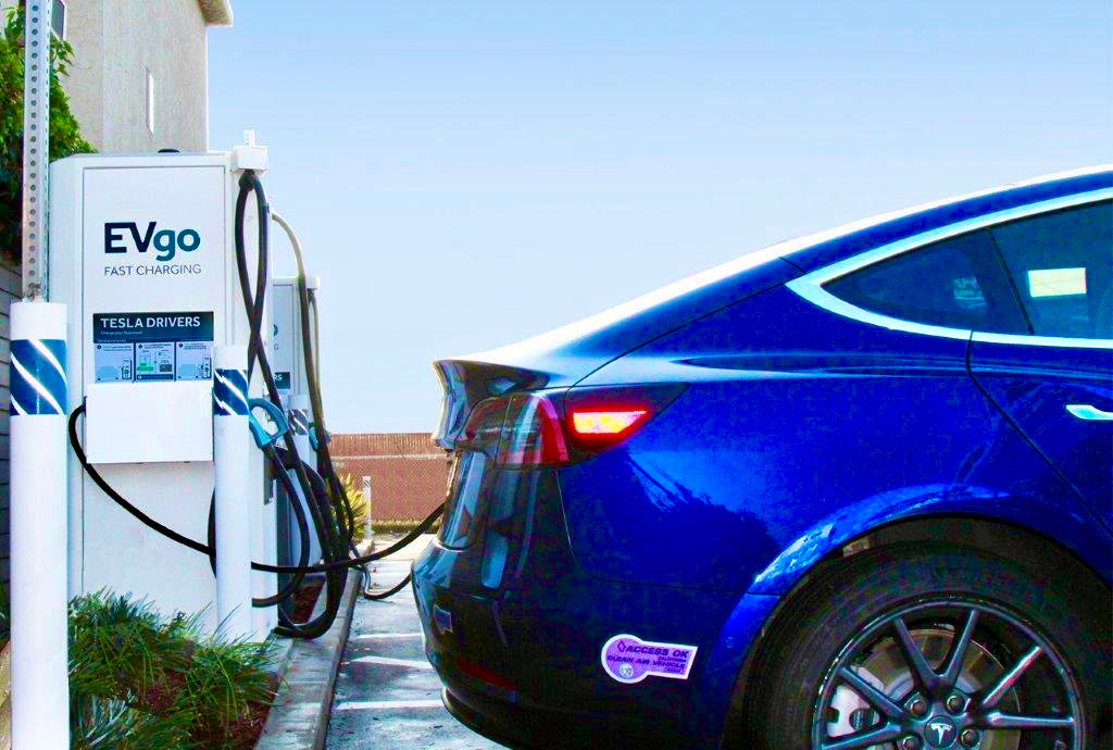 The network of charging stations for Tesla will become wider: Tesla and EVgo announced a new partnership