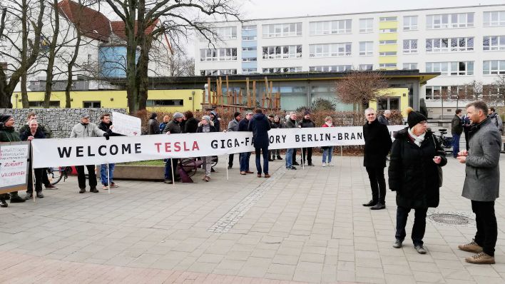 Tesla Gigafactory 4 Berlin Welcoming Party with Elon Musk’s Don’t Doubt Ur Vibes