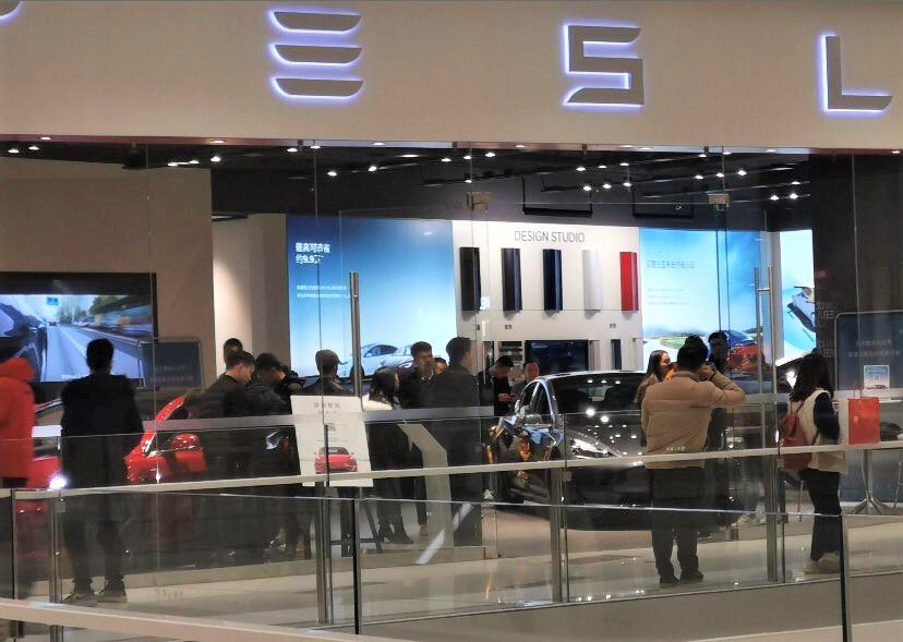 China-Made Model 3 Drives Explosive Traffic To All TESLA Stores in China