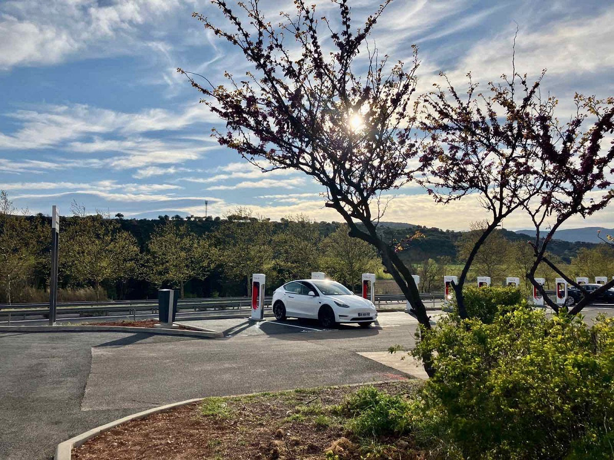 Tesla Opens Select Superchargers for Certain Non-Tesla EVs in China