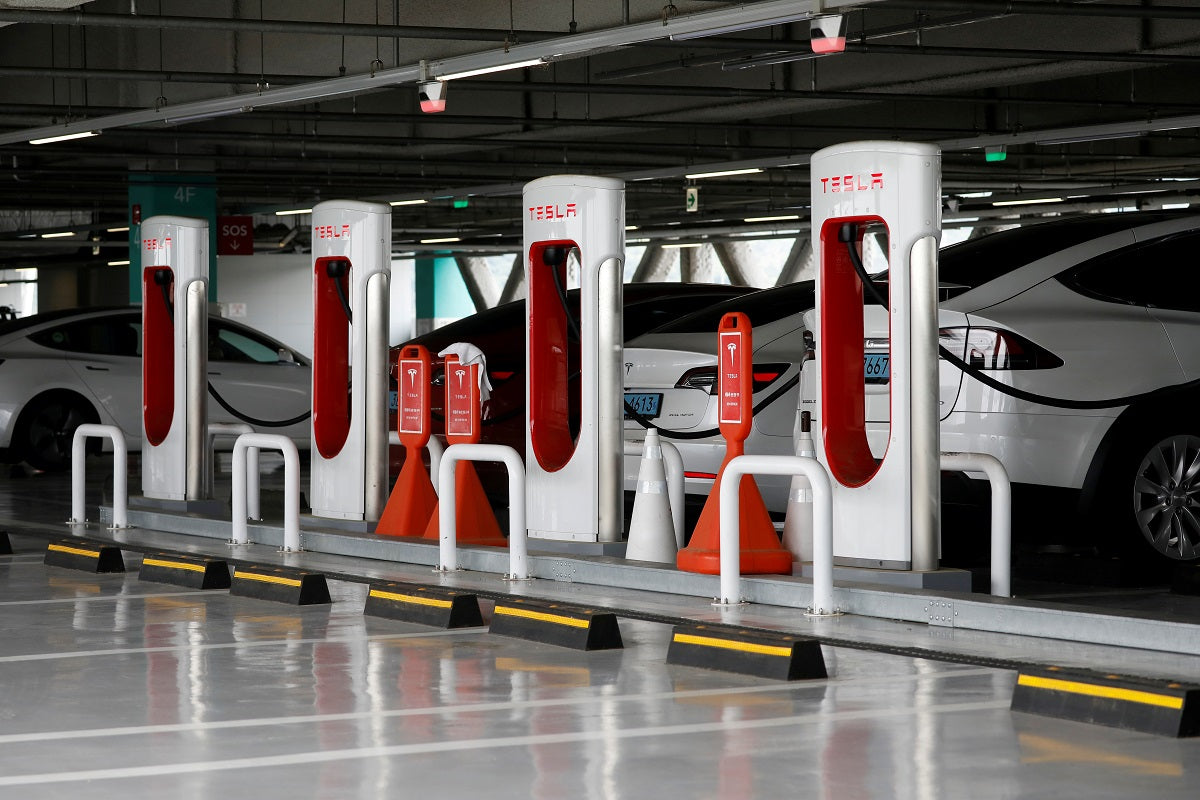 Tesla Celebrates the Opening of its 100th Supercharger Station in Beijing
