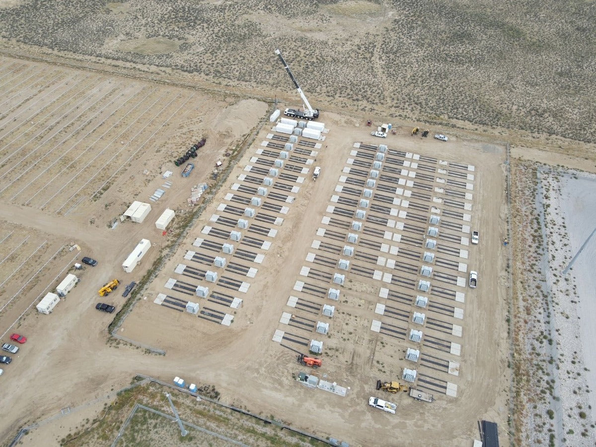 100+ Tesla Megapack 2s Delivered to Arroyo Solar & Storage in New Mexico to Replace Coal-Fired Power Plant