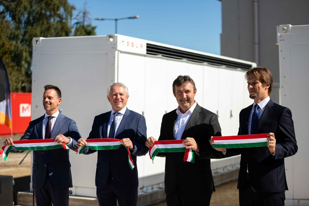Tesla Megapacks Used in Unique Energy Storage Project in Hungary for First Time