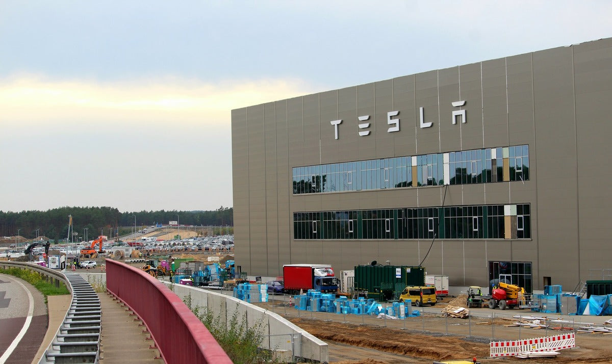 Tesla Giga Berlin Has Already Employed 1,000 Previously Unemployed People, & Is Region’s Largest Employer