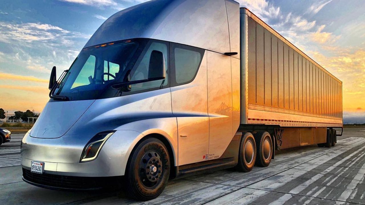 Tesla Semi Truck will Utilize 4680 Cell with Structural Battery Capable of 1,000 KM / 621 Mile Range