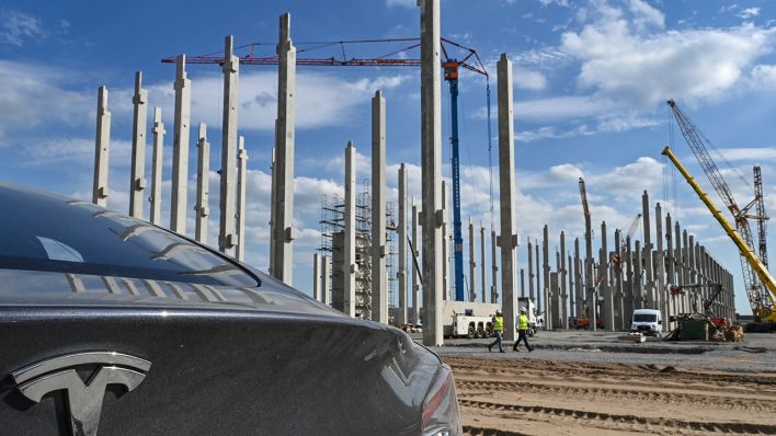 Minister Steinbach Expects Full Tesla Giga Berlin Project Approval Later This Year