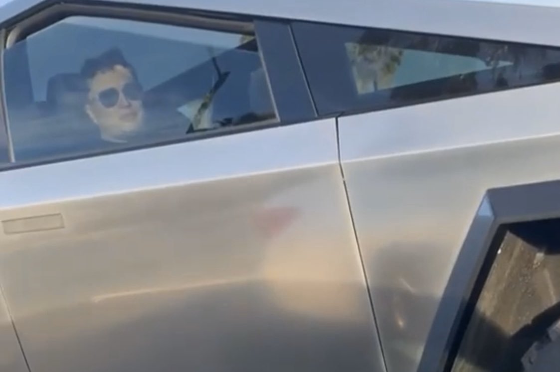 Jay Leno’s Crazy Ride With Elon Musk On ‘Jay Leno’s Garage’