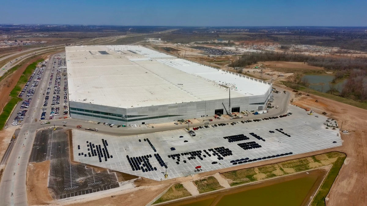 Tesla Giga Texas Impressed Herbert Diess: 'all under one roof, no logistics from cell production to the final assembly'