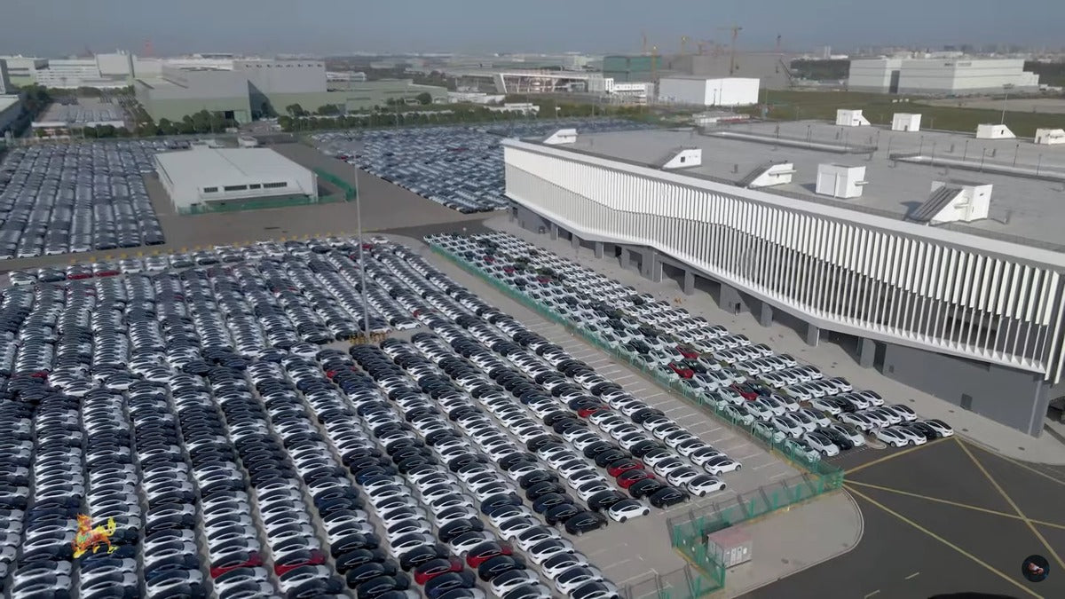 10,500+ Giga Shanghai-Made Tesla Cars Spotted at Chinese Port Ready to Ship