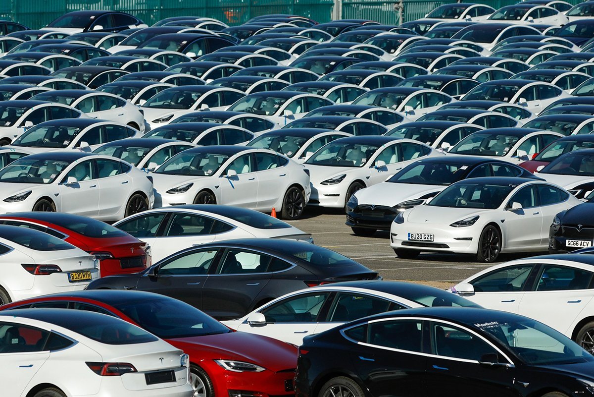 Tesla to Deliver Around 900,000 Cars in 2021, Says Loup Ventures