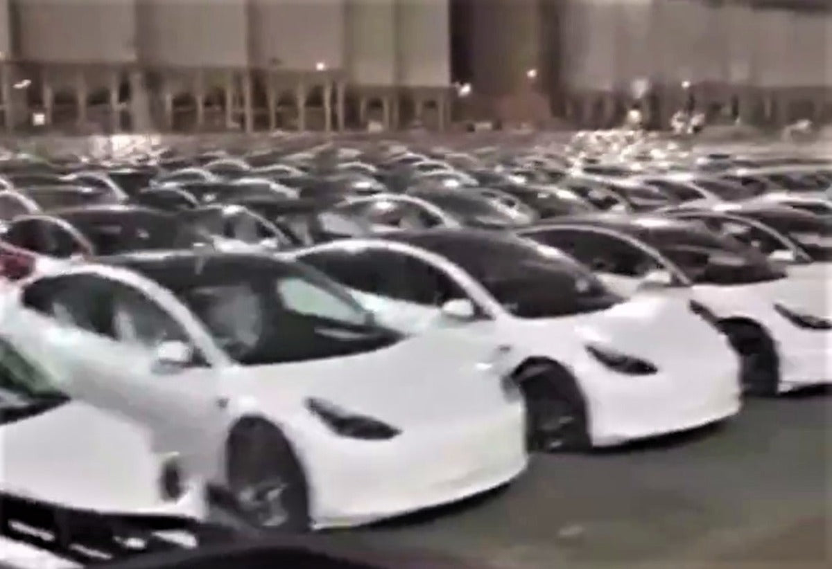 A Huge Batch of 1,500 Tesla Model 3 Arrives in Australia