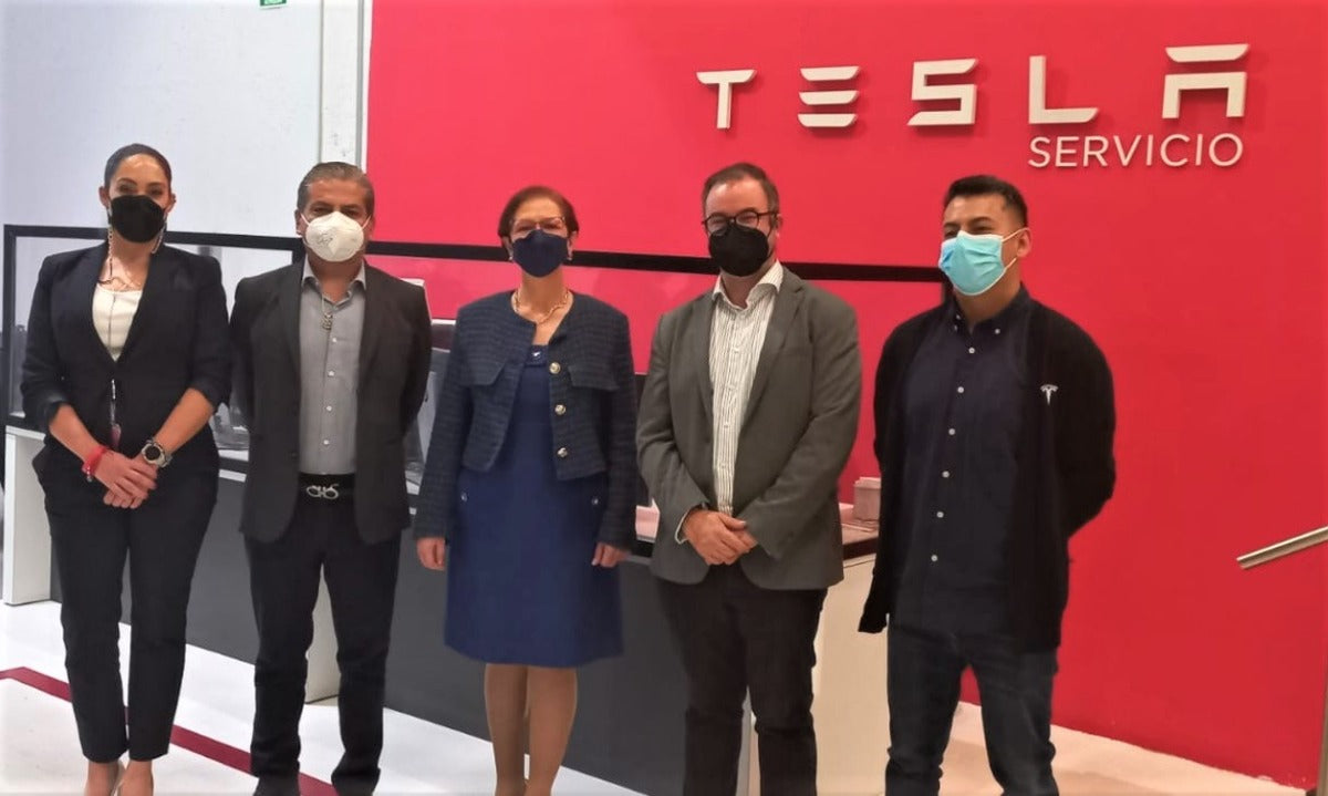 Tesla Service Center in Mexico Welcomed the Mayor of Naucalpan