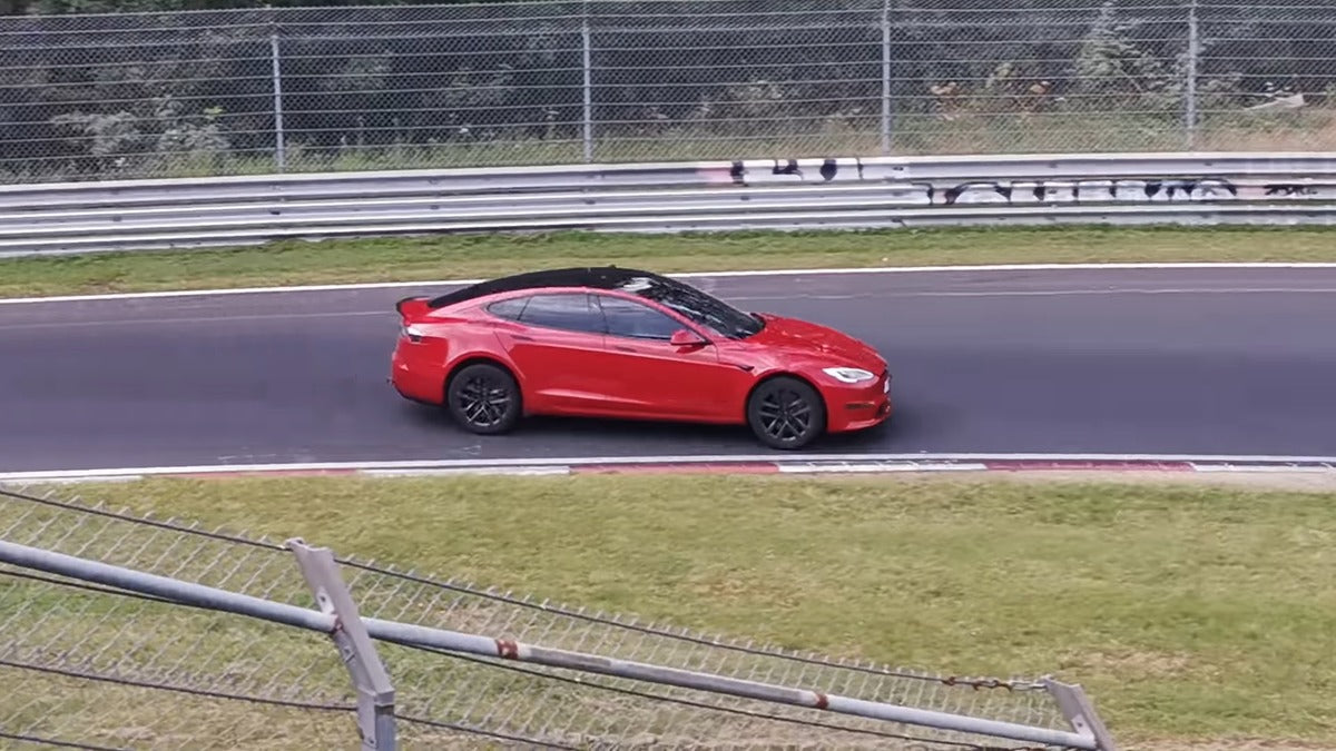 Tesla Model S Plaid in Hardcore Mode Sets Official Nürburgring EV World Record!