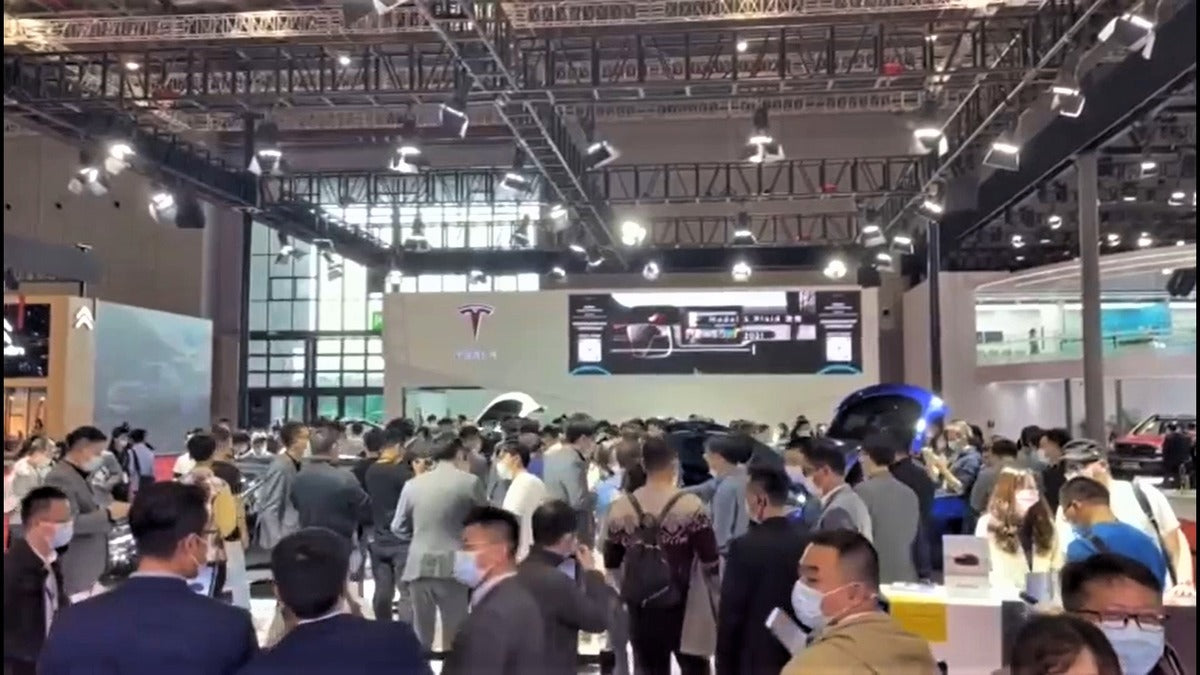 Tesla Drives Insane Traffic at Shanghai Auto Show 2021, Especially MIC Model Y