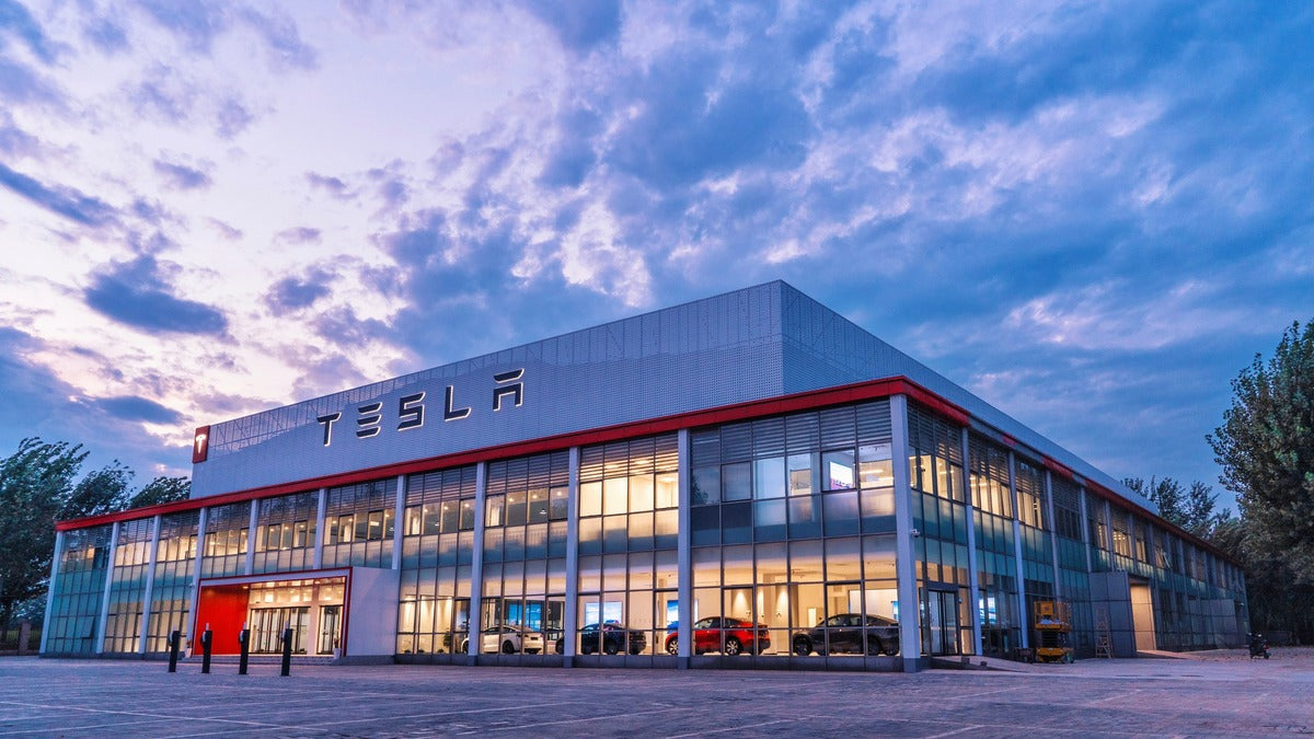 Tesla to Open First Dedicated Vehicle Delivery Center in Japan on November 1