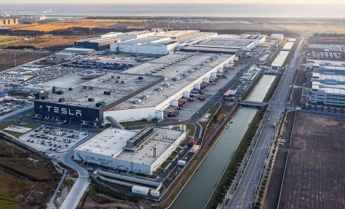 Tesla Giga Shanghai Produced Over 400K Vehicles in 11 months of 2021, Up 242% YoY
