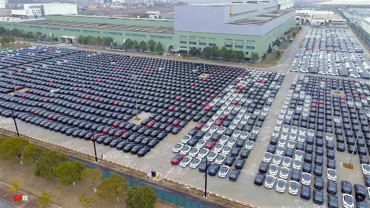 Tesla Giga Shanghai Gears Up for Bulk Deliveries: Thousands of Cars Again Spotted at Export Port