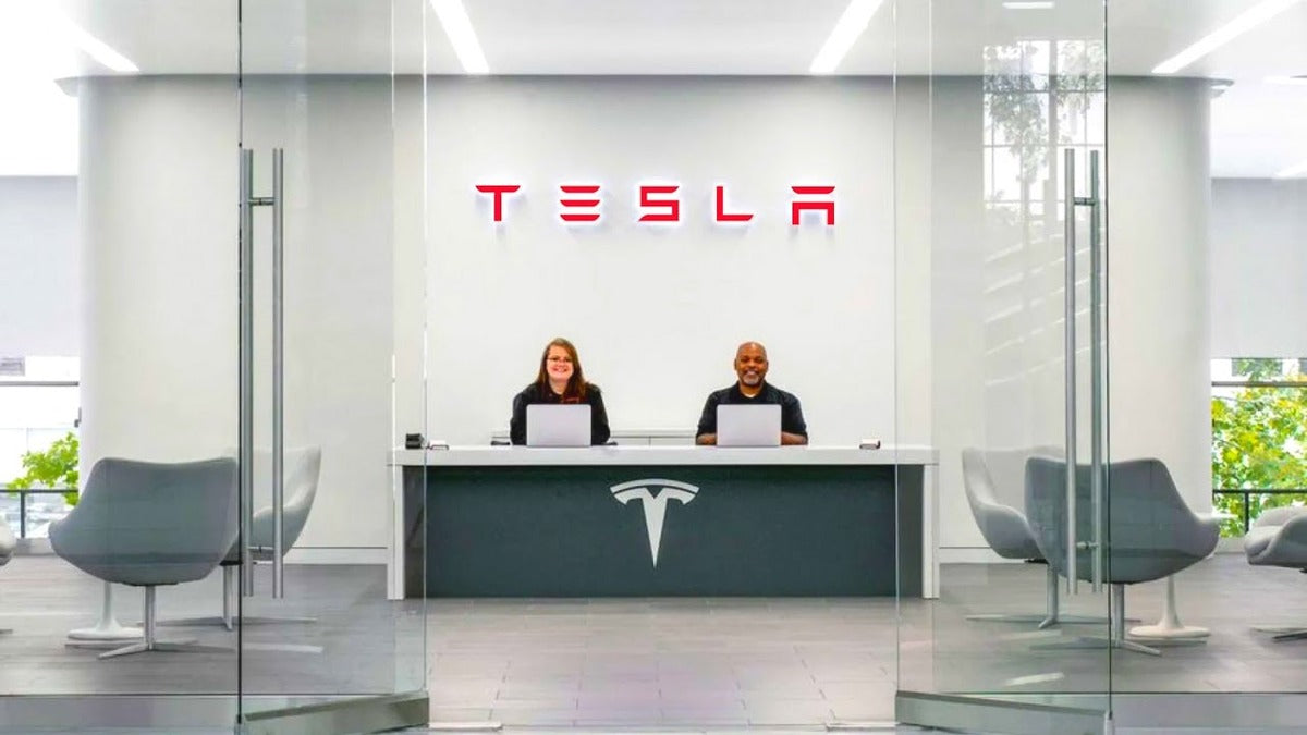 Tesla Denies the Lie that its Legal Chief Left the Company