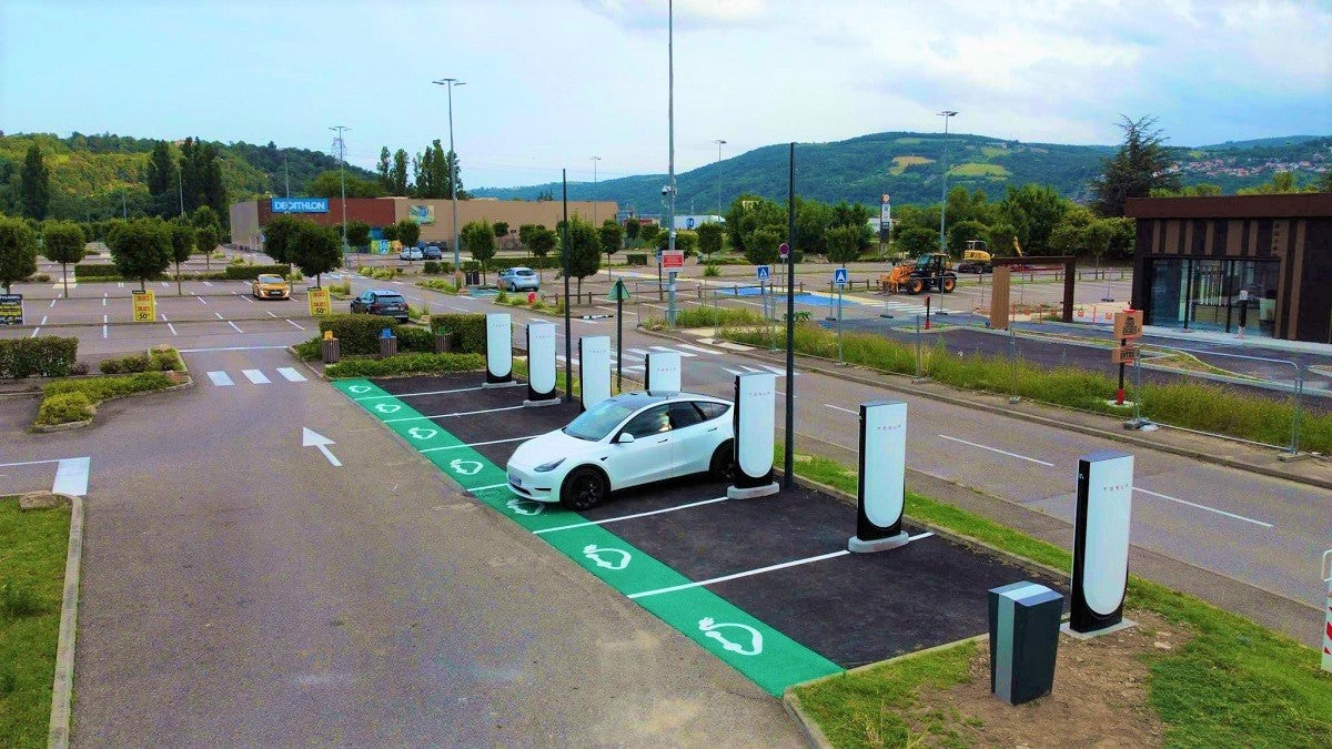 Tesla Opens Third V4 Supercharger, Located in France
