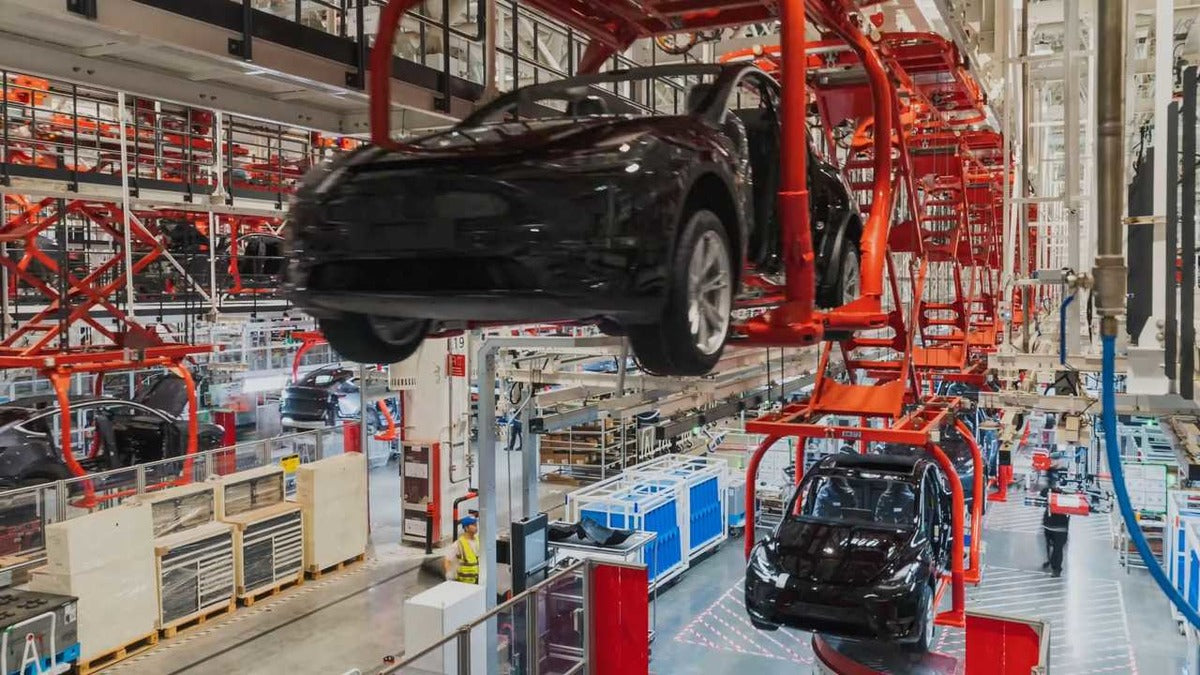 Tesla Giga Shanghai Resumes Production via Closed-Loop System, in Line with Call of Local Governments
