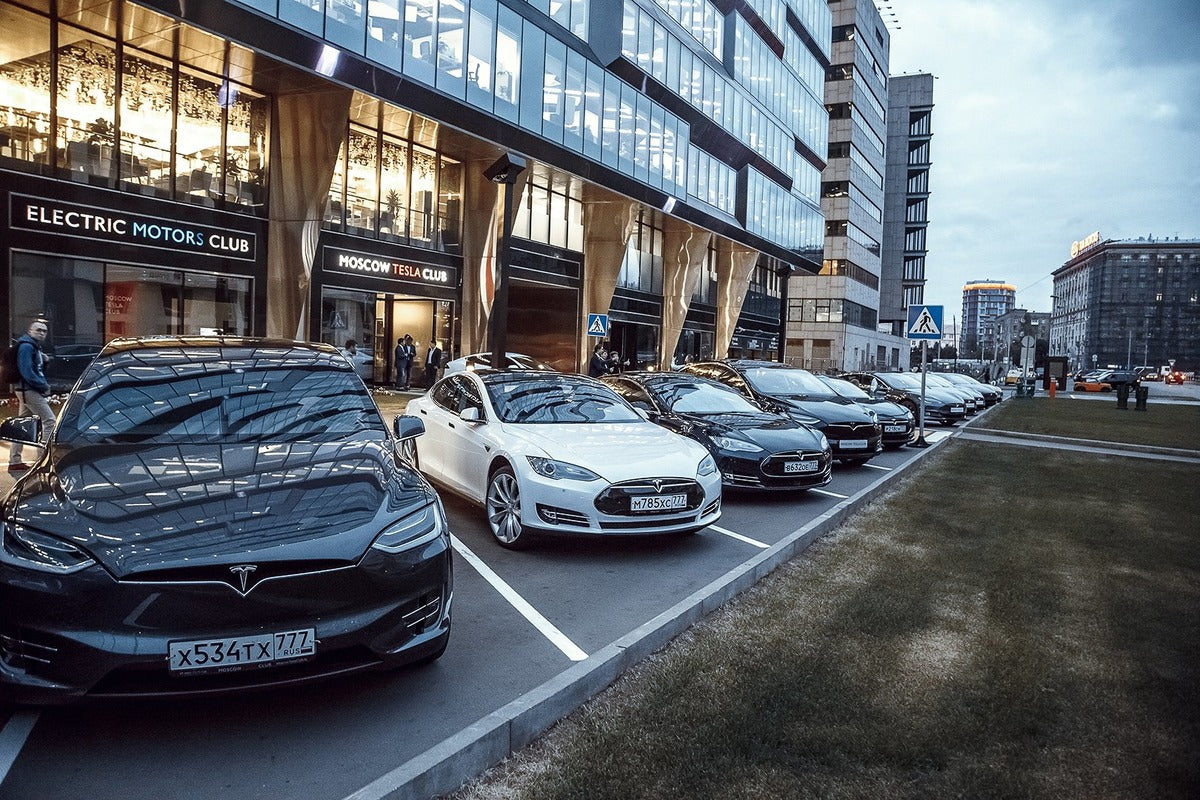 Russia Aims to Cooperate with Tesla in Field of Electric Vehicles, Industry & Trade Minister of Country Said