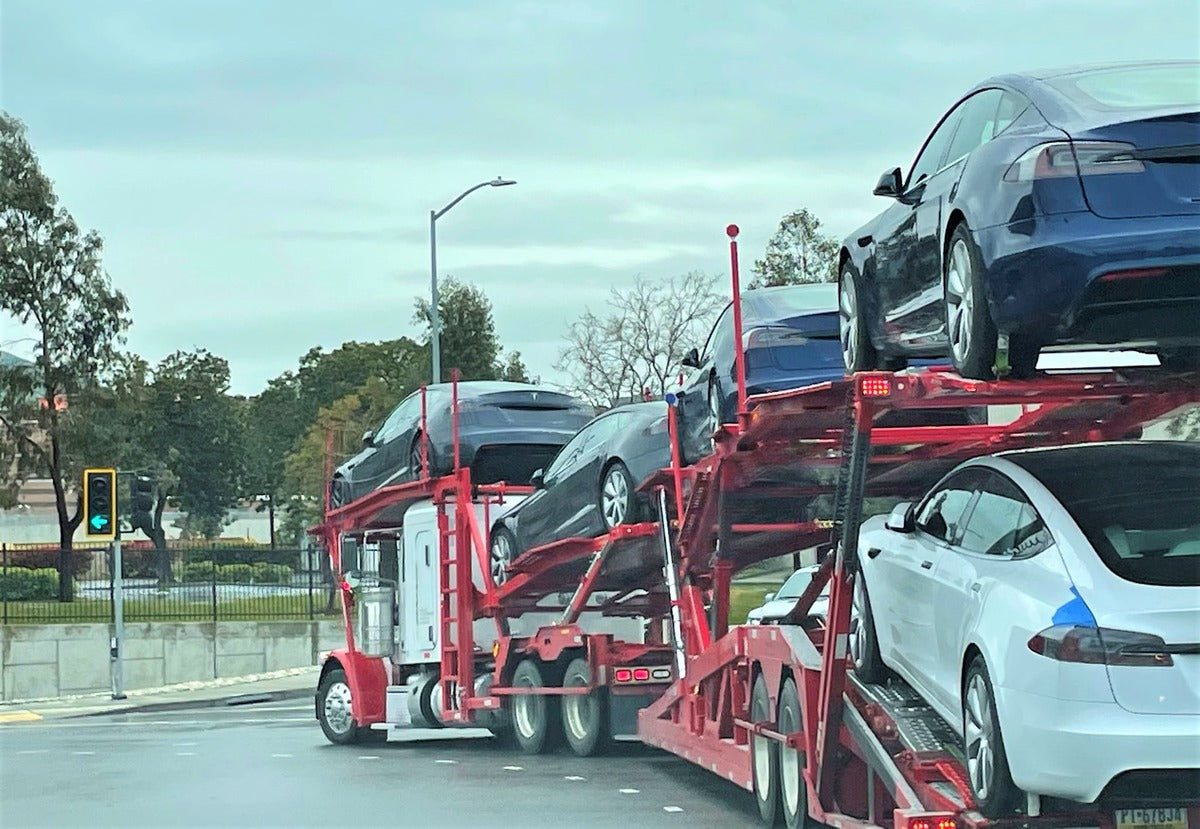 Newly Refreshed Tesla Model S Spotted Leaving Fremont Factory Toward Delivery Centers