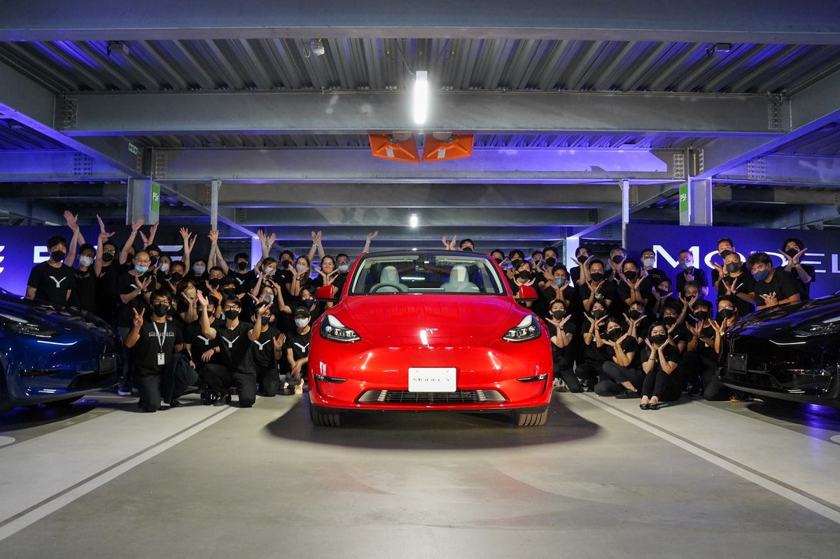 Tesla Starts Delivering Model Y in Japan, Bringing Joy to Its Customers