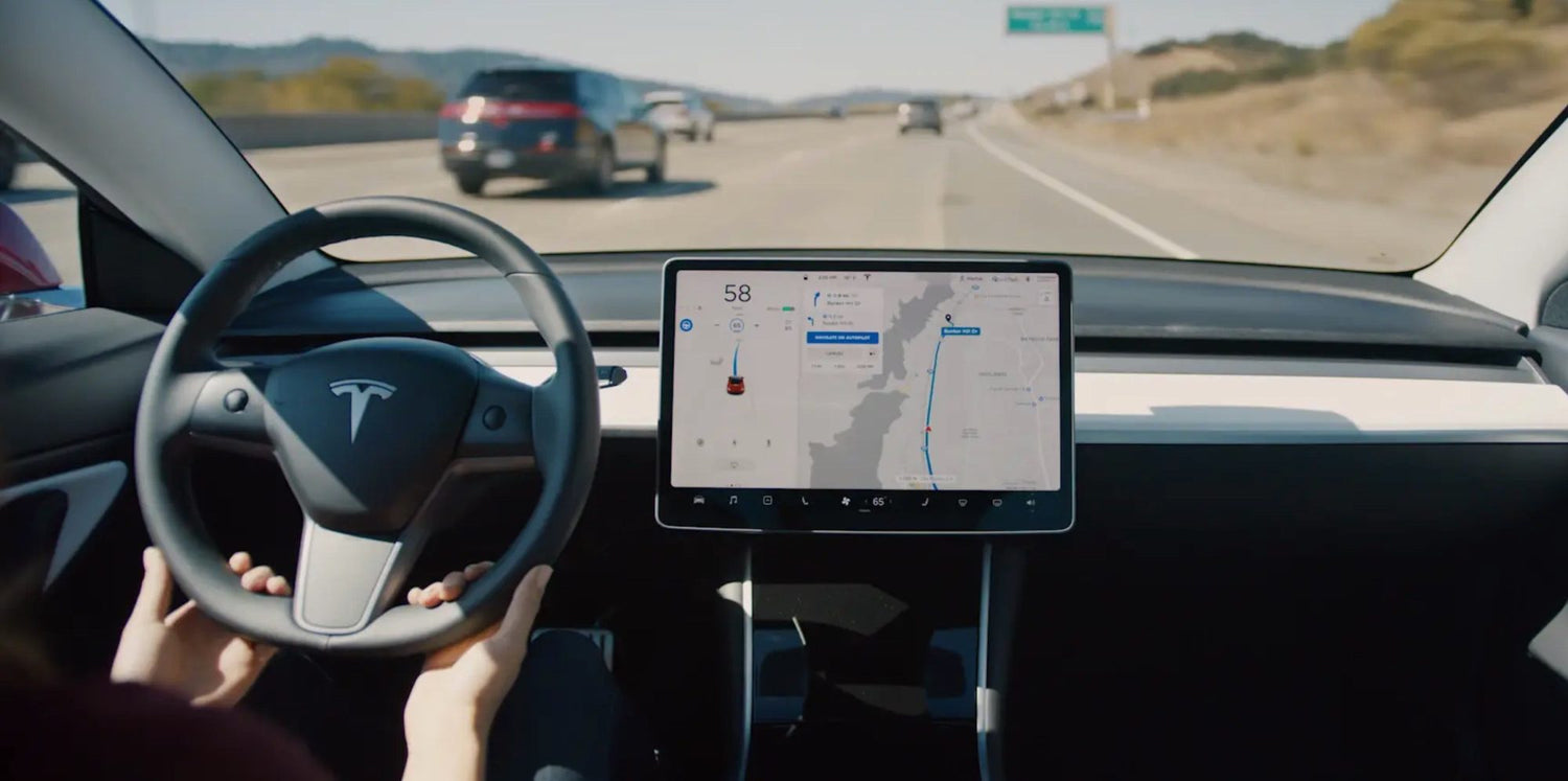 Tesla Autopilot Avoids Collision From Cop’s Unsafe Lane Changes