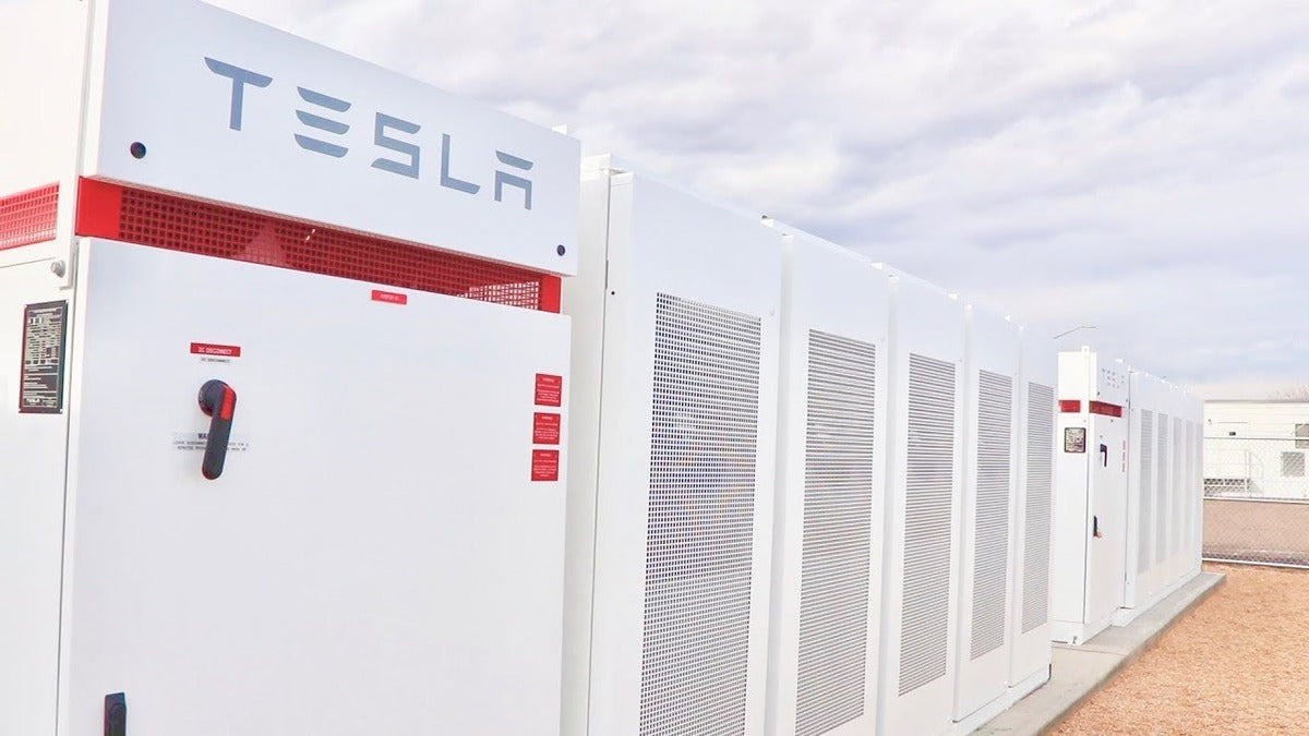 Tesla Powerpack Will Be Used to Power 35 S2A Factories for Modular Prefabbed Homes