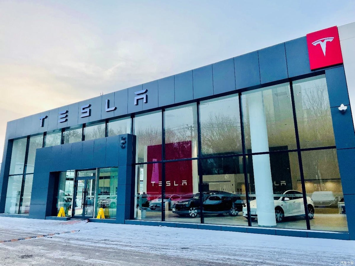 Tesla Opens its First Store in Xinjiang, China