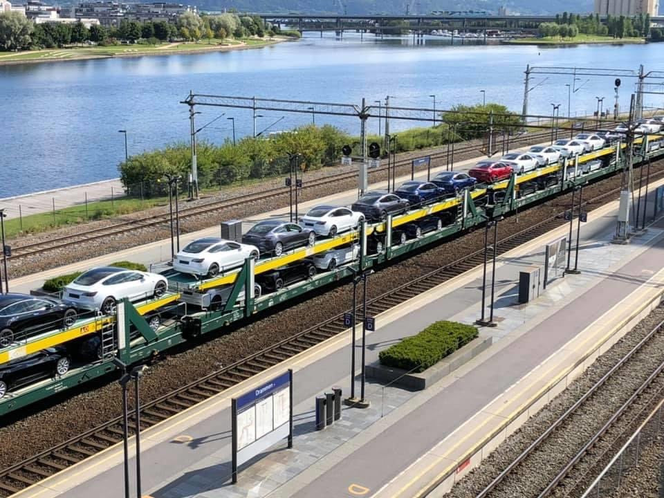 Long Train of Tesla Vehicles Arrived in Norway for Q3 Delivery