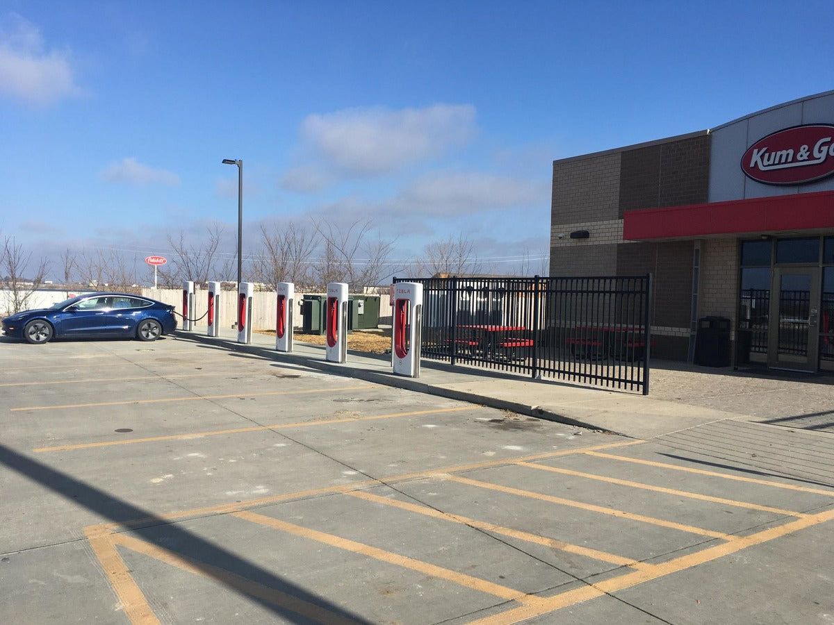 Kum & Go Plans to Add Tesla Superchargers to its Convenience Stores as EV Adoption Accelerates