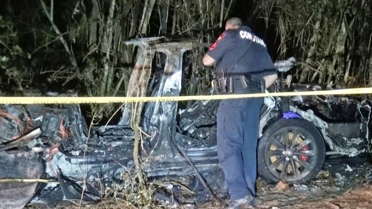 ‘Data logs recovered so far show Tesla Autopilot was not enabled’ in Texas Crash, Says Elon Musk