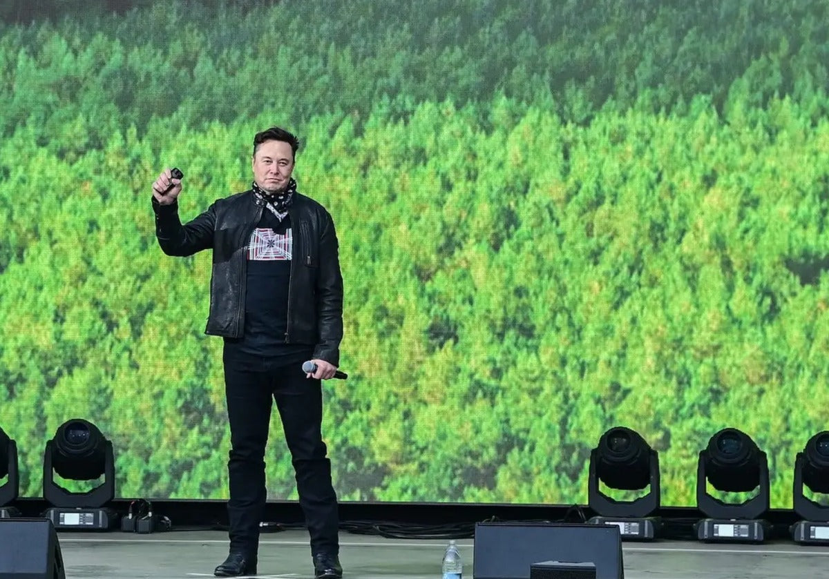 Elon Musk Checks on Tesla Giga Berlin Progress During a Short Visit
