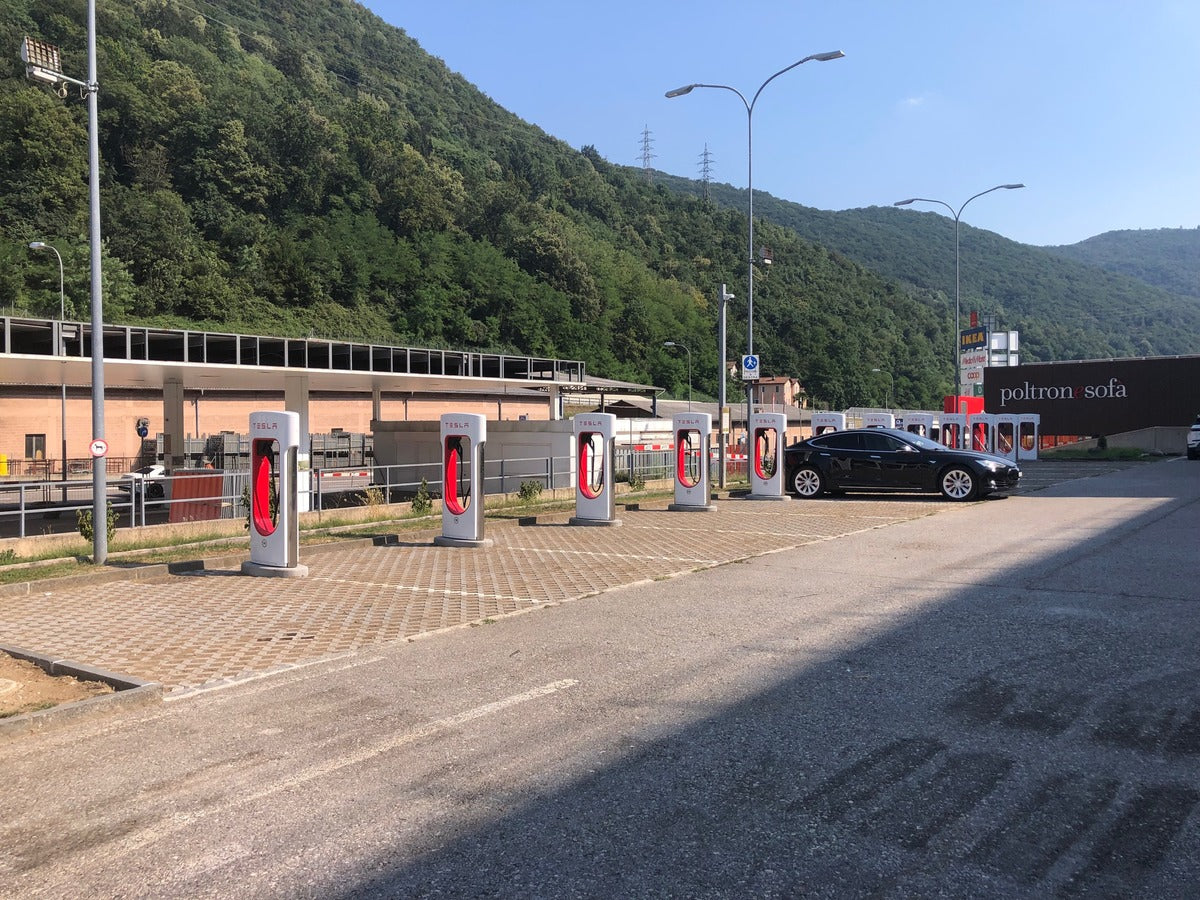 Tesla Has Installed 10K+ Supercharger Stalls in Europe, 20% of Which in 2022 Alone