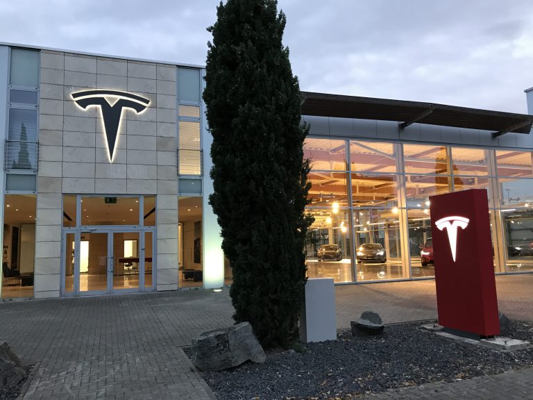 Tesla Center for Sales & Service Opens in Mannheim, Germany