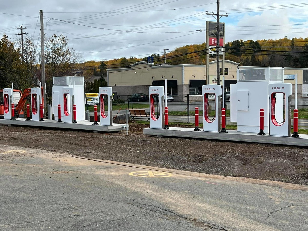 Tesla Builds 51-Stall V3 Supercharger Station from Prefabricated Components, Biggest Outside California