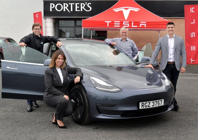 Tesla Newly Pop-Up Shop in UK Impresses Customers “I’m totally sold on Tesla”