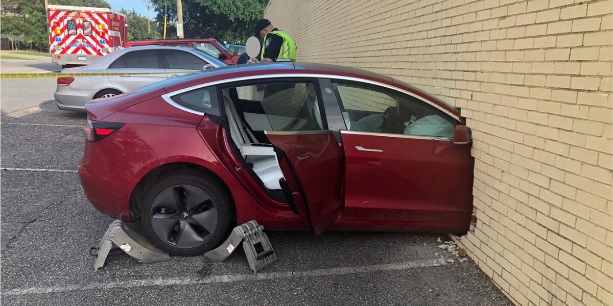 Tesla Model 3 Again Demonstrates Supreme Safety Quality In An Unfortunate Accident, No One Injuried