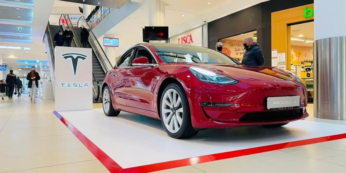 Tesla Opens First Store in Hungary & Launches Ordering Site