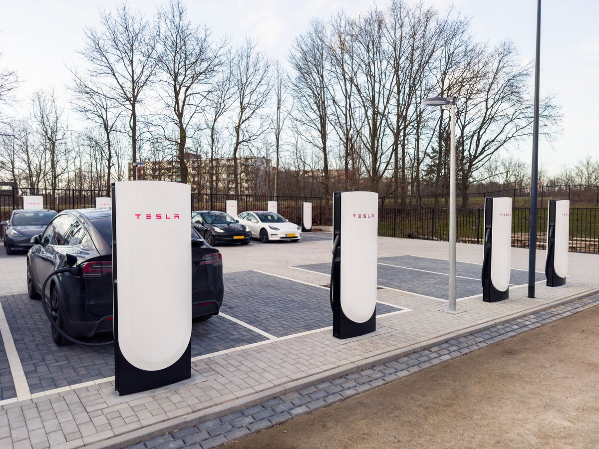 Tesla Officially Opens Its First V4 Supercharger Station, More Coming Soon