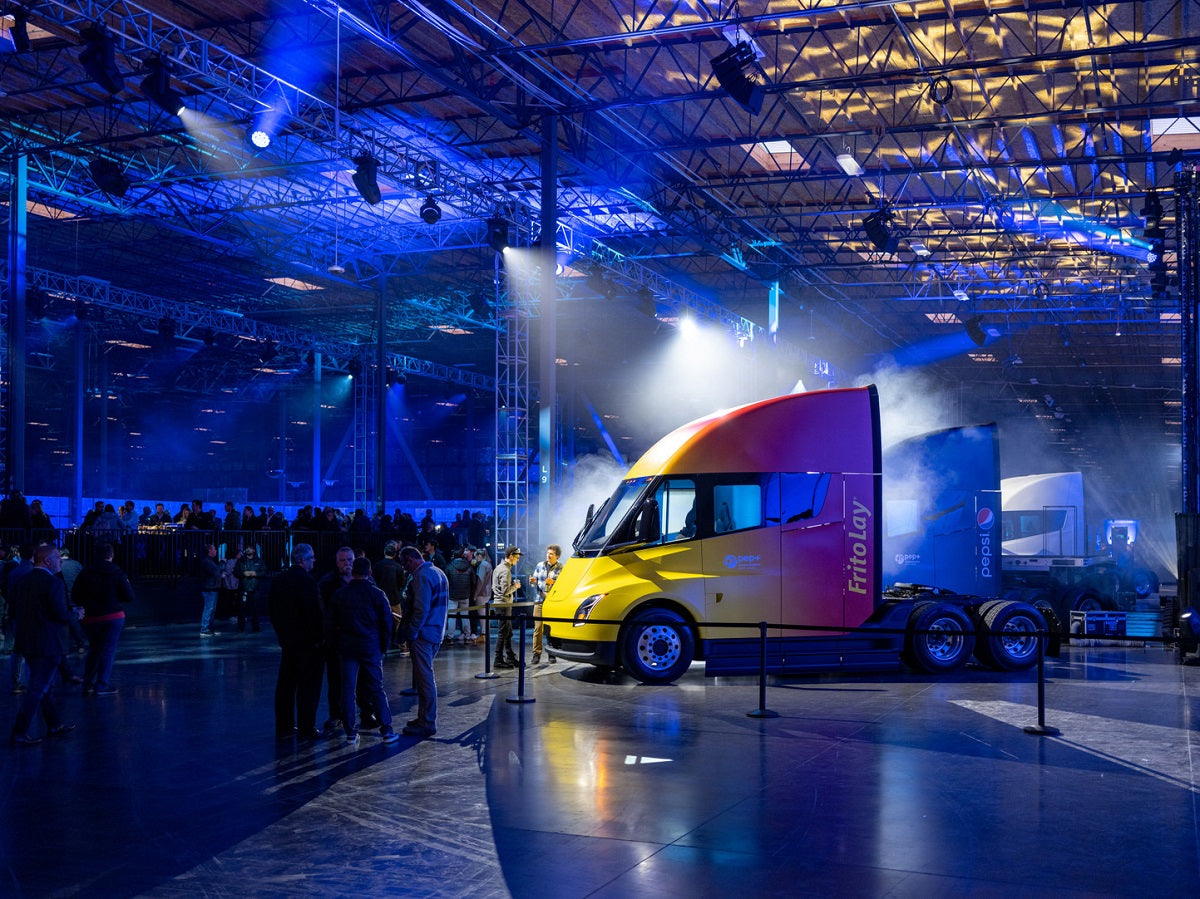 Tesla Semi Appears at New Pepsi Co. Event