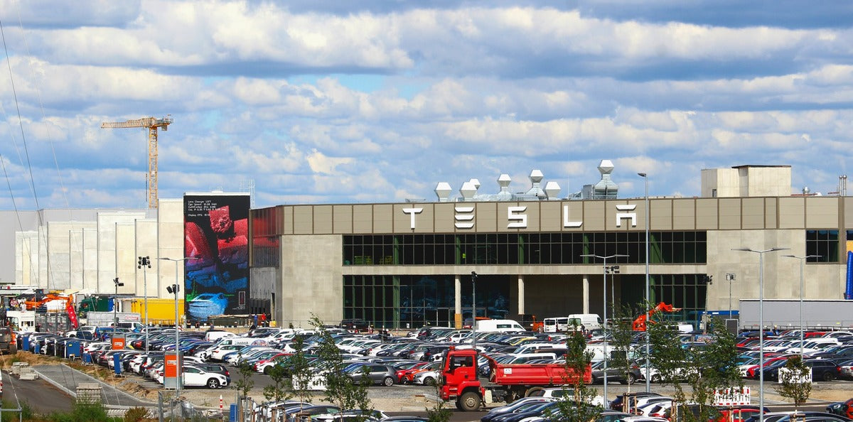 Tesla to Offer Giga Berlin Tours After Main Building & Visitor Area Fully Completed