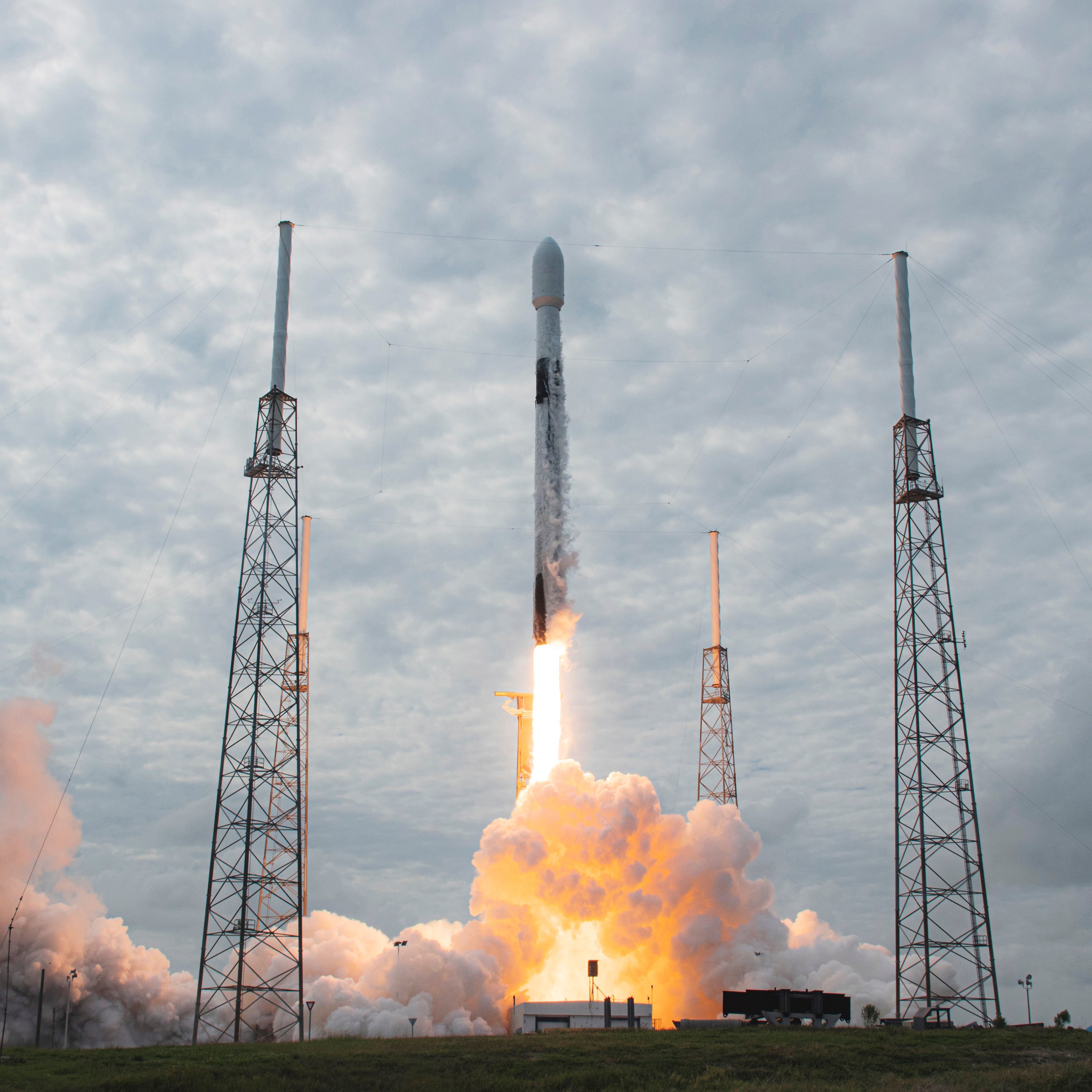 U.S. Space Force awards SpaceX $29 million to gain insight into rocket launches