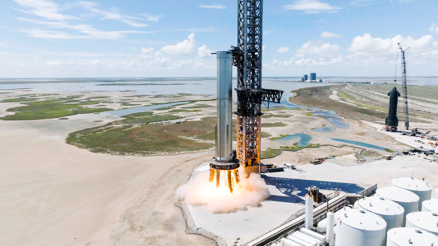 SpaceX Performs First Seven Engine Static-Fire Test Of Super Heavy Rocket [VIDEO]