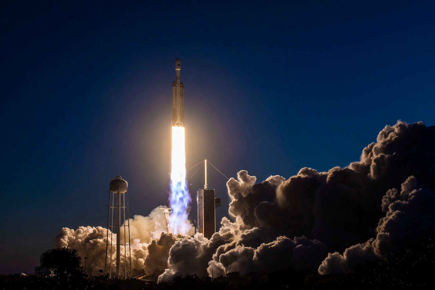 SpaceX's powerful Falcon Heavy launches U.S. Space Force Mission, Rocket boosters perform amazing synchronized landings
