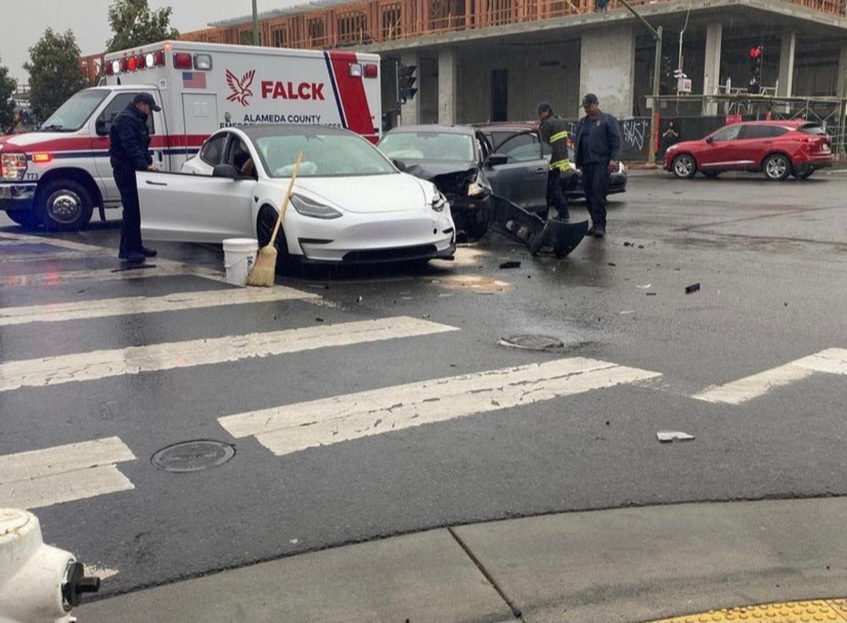 Tesla Model 3 Protects its Occupants from Injury in T-Bone Accident